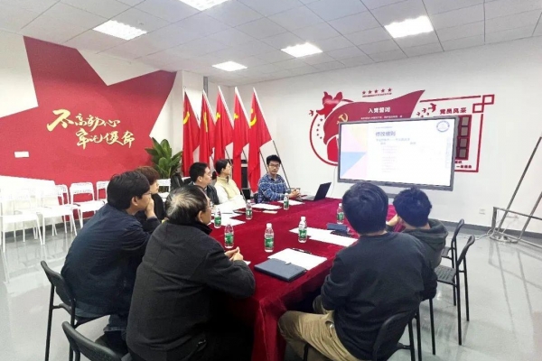 光电学院首位本科生设计的“光电子物理”主题自主设计培养方案制定实施