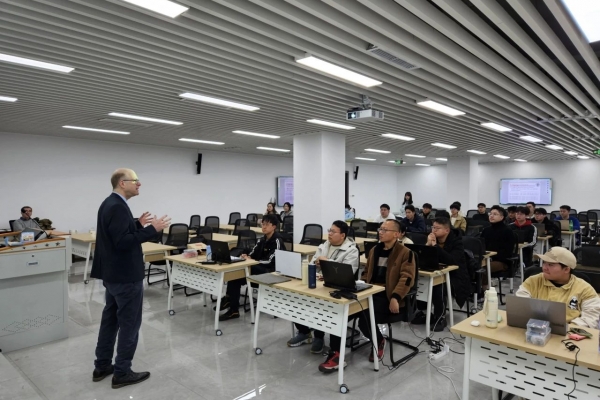 ESIGELEC副校长Cyril MARTEAUX到访自动化工程学院
